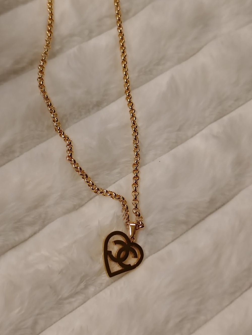 Gold Heart Pendant Necklace - Elegant Women's Jewelry